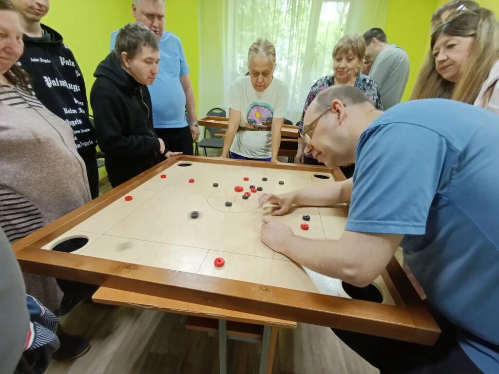 В ДК "Покровский" прошел выездной обучающий мастер-класс по изучению правил адаптивных спортивных игр