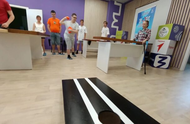 Состоялся мини-турнир по игре корнхолл среди людей с ограниченными возможностями здоровья (ОВЗ)