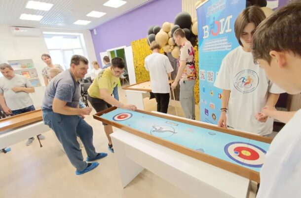В рамках проекта «Спорт для всех» прошел мини-турнир по настольному керлингу